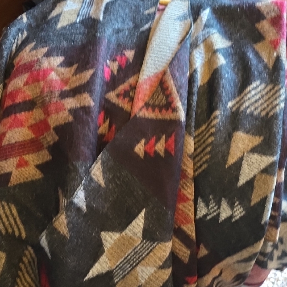 Geometric Patterned Wrap